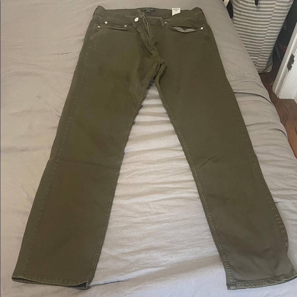 Banana Republic Men's Straight Jeans in Olive